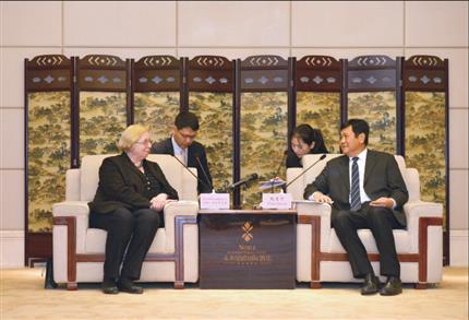 Zhao Jiancai meets Lithuania Ambassador